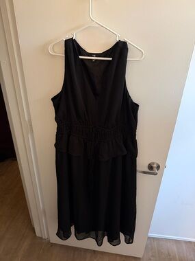 Terra & Sky Black Sleeveless V-Neck Midi Dress